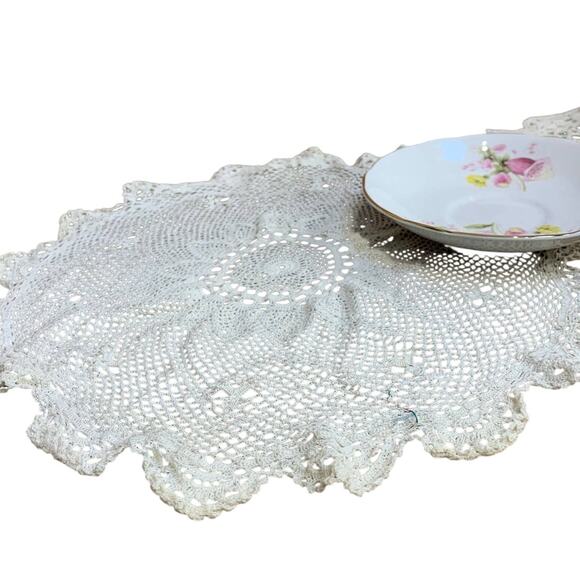 Vintage Royal Stuart Fine Bone China From England Floral Saucer w 2 Lace Doilies - Picture 2 of 3